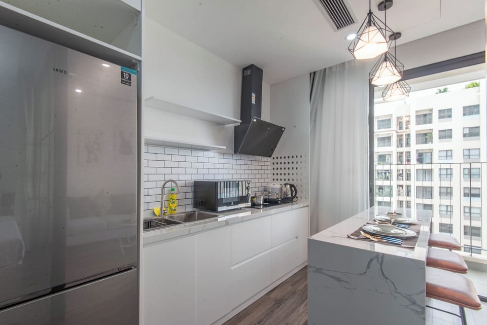 Deluxe Suite, City View | Private kitchen