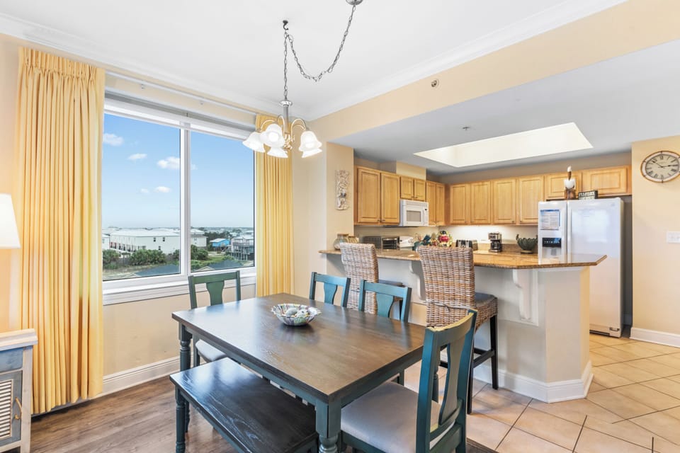 Signature Condo, 2 Bedrooms, Balcony, Beach View | In-room dining