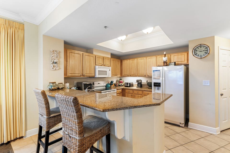 Signature Condo, 2 Bedrooms, Balcony, Beach View | Private kitchen | Fridge, microwave, oven, stovetop