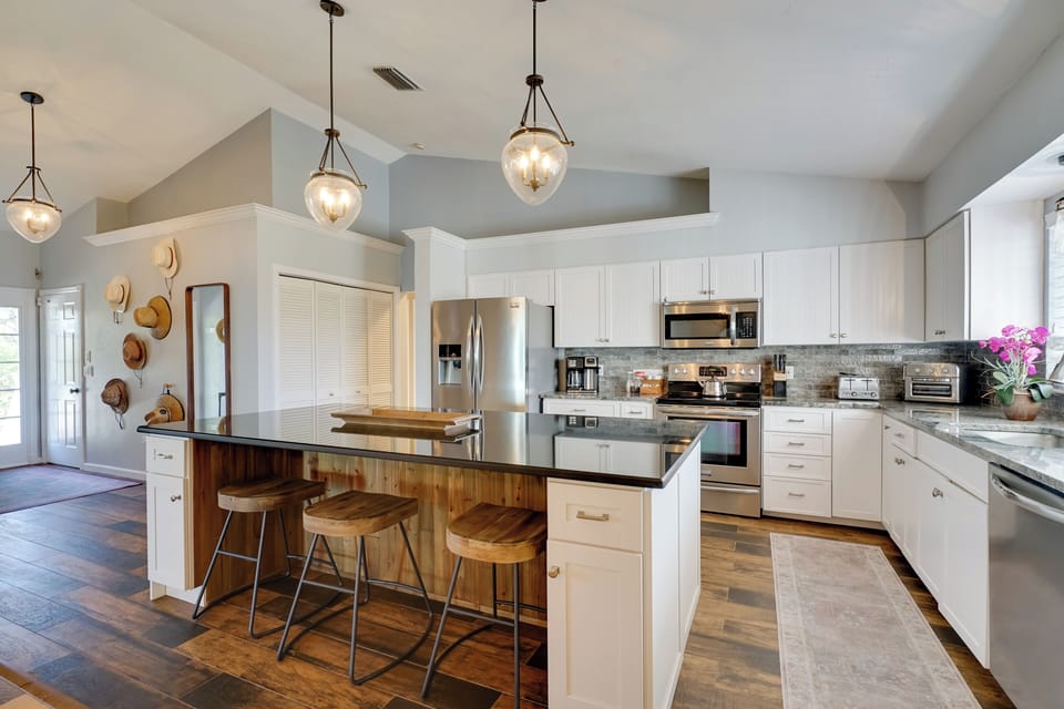 Kitchen | 2nd Floor | Bar Seating | Keurig & Drip Coffee Makers | Cooking Basics