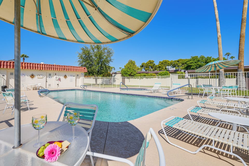 Community Amenities | Pool | Hot Tub