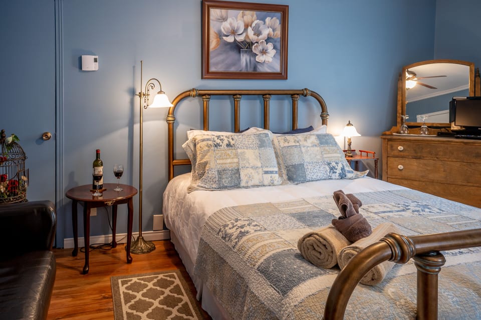 Magog | Premium bedding, Tempur-Pedic beds, individually decorated