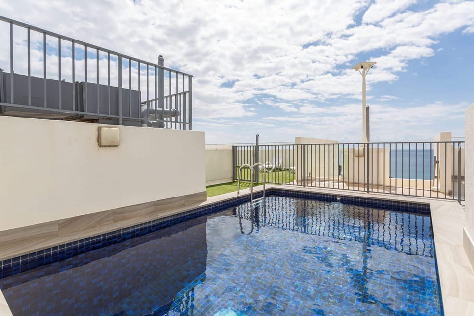 Communal Rooftop Pool