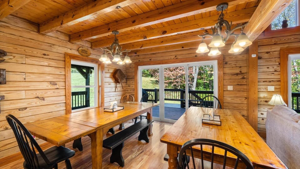 From indoor meals to outdoor relaxation—enjoy seamless dining with deck access.