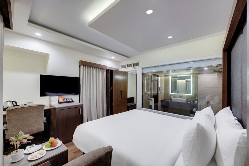 Room | Desk, laptop workspace, iron/ironing board, free WiFi