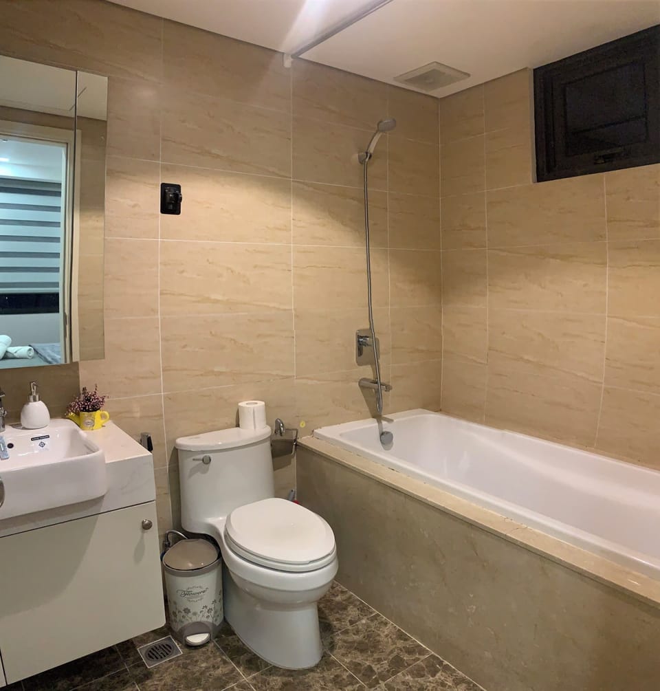 Superior Apartment, Balcony, City View | Bathroom | Free toiletries, hair dryer, slippers, soap