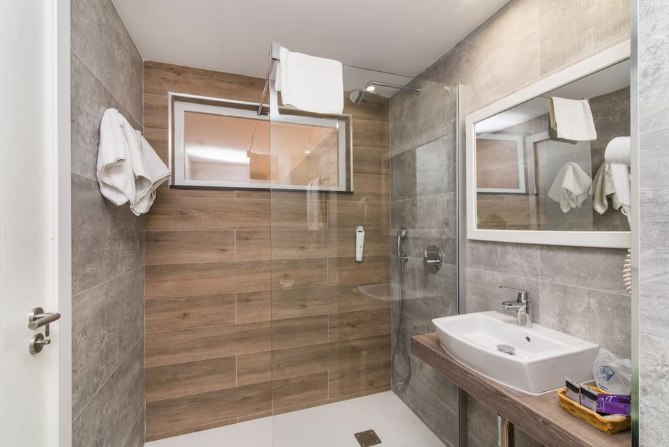Deep soaking tub, free toiletries, hair dryer, bidet