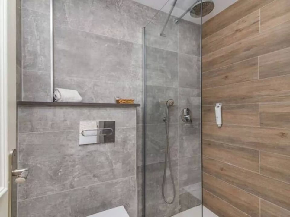 Deep soaking tub, free toiletries, hair dryer, bidet