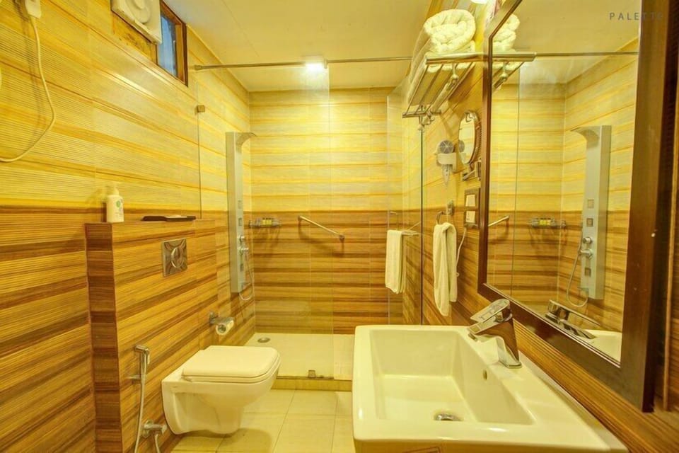 Luxury Studio Suite, Valley View | Bathroom | Shower, hair dryer, slippers, towels