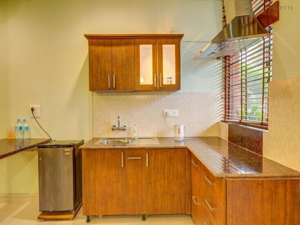 Comfort Double Room, Courtyard View | Private kitchenette