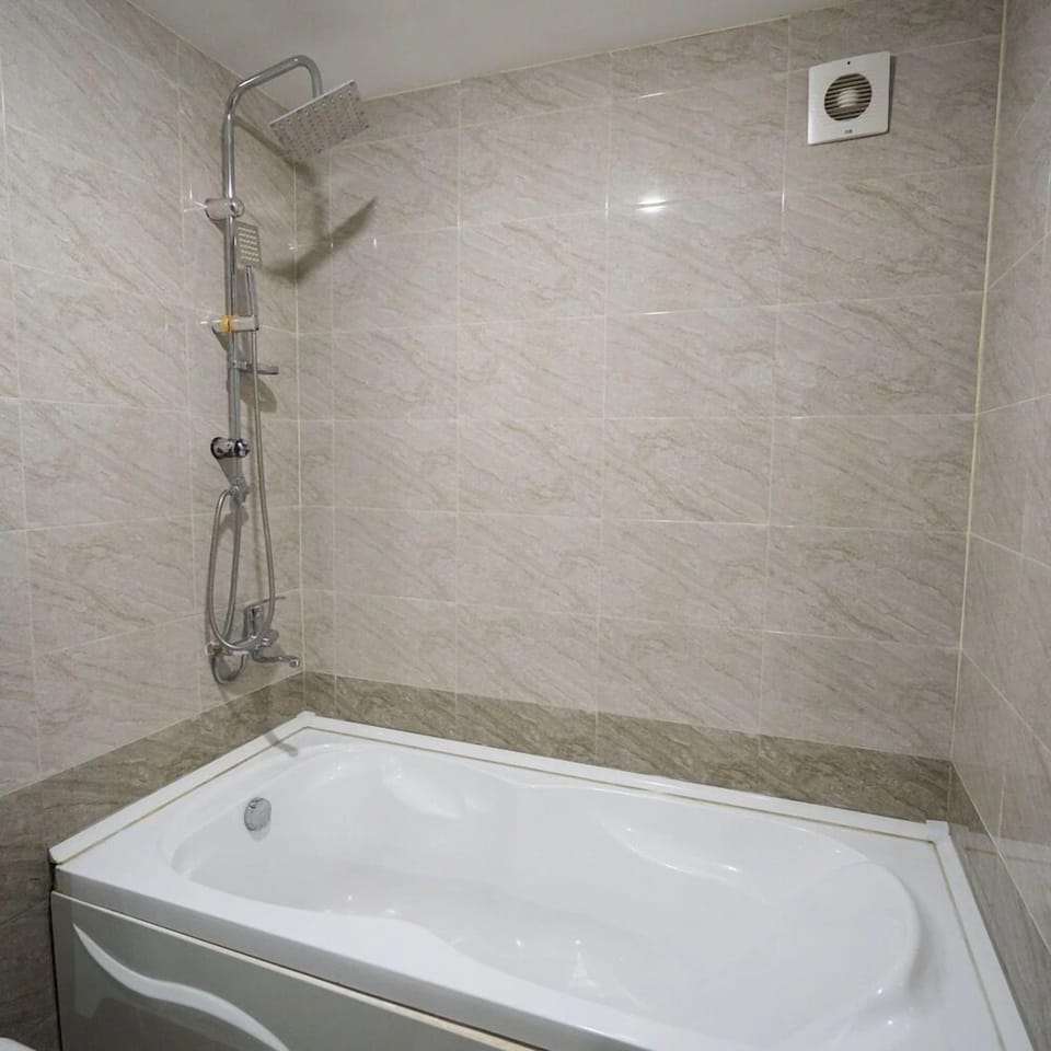 Standard Double Room, City View | Bathroom | Towels, soap, shampoo, toilet paper