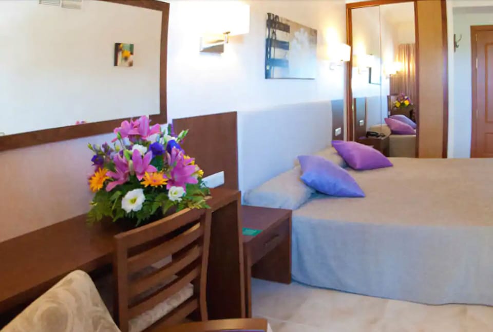In-room safe, desk, blackout drapes, soundproofing