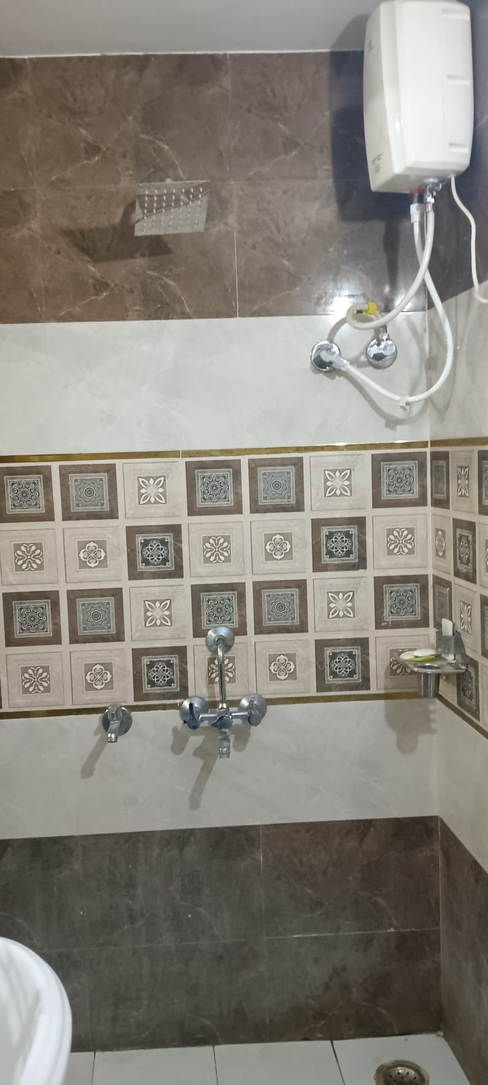 Standard Room, Balcony, City View | Bathroom | Shower, towels, soap, shampoo