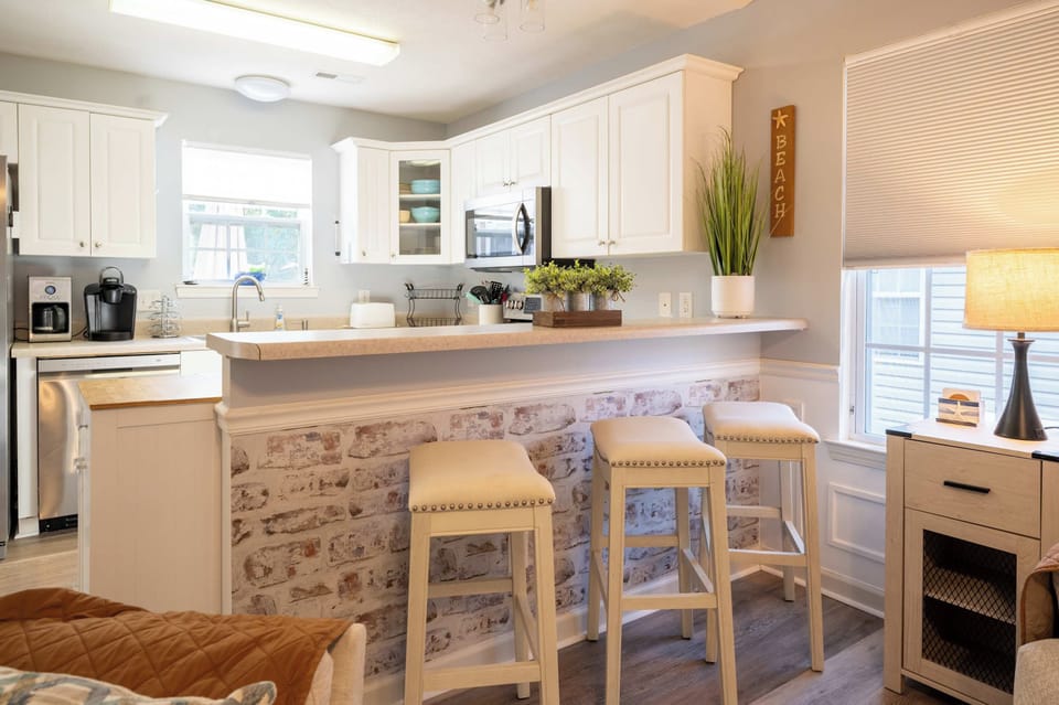 Kitchen with counter seating