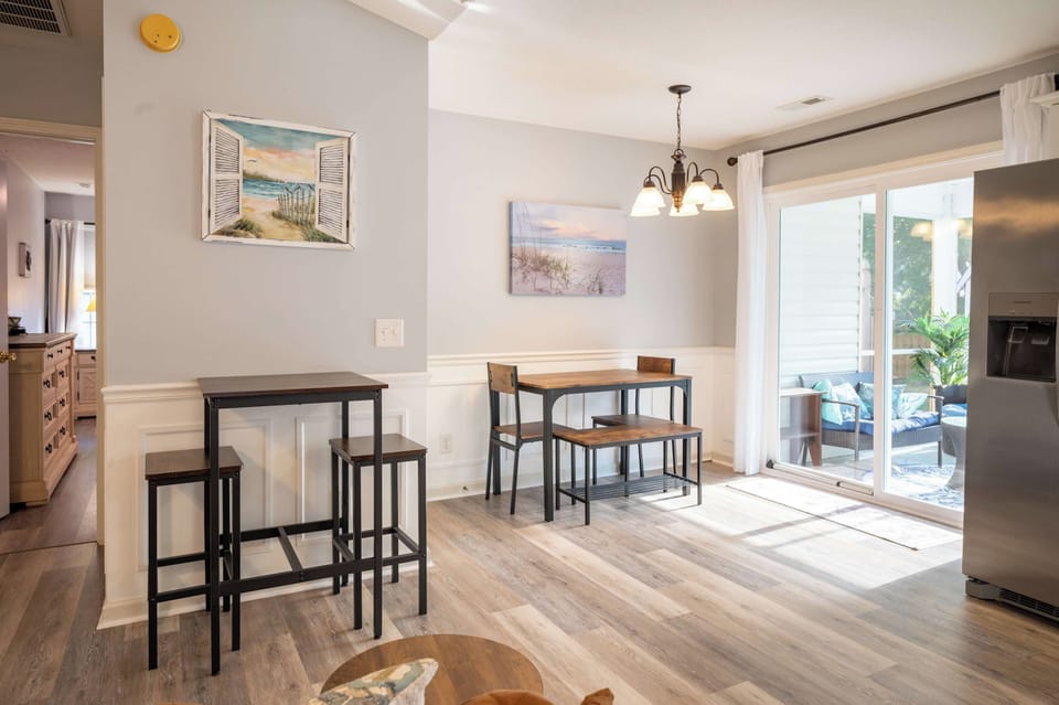 Breakfast nook and Dining area