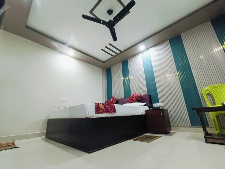Deluxe Room | Desk, free WiFi, bed sheets