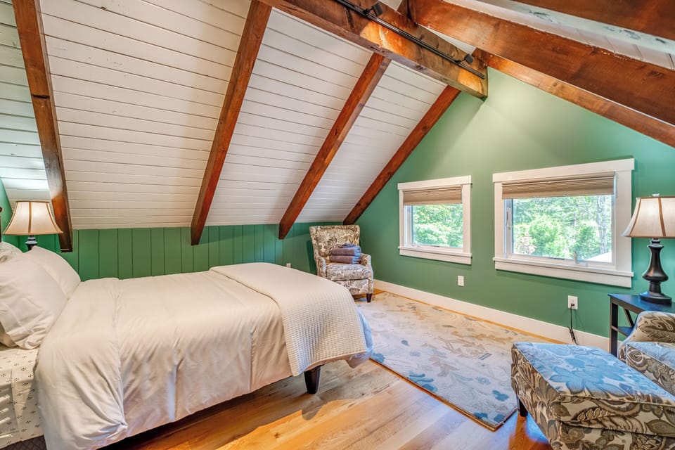 Upstairs bedroom with queen bed