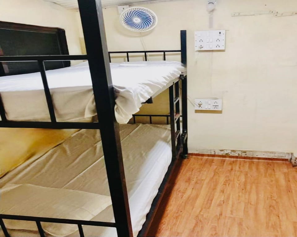 Basic Shared Dormitory | Free WiFi