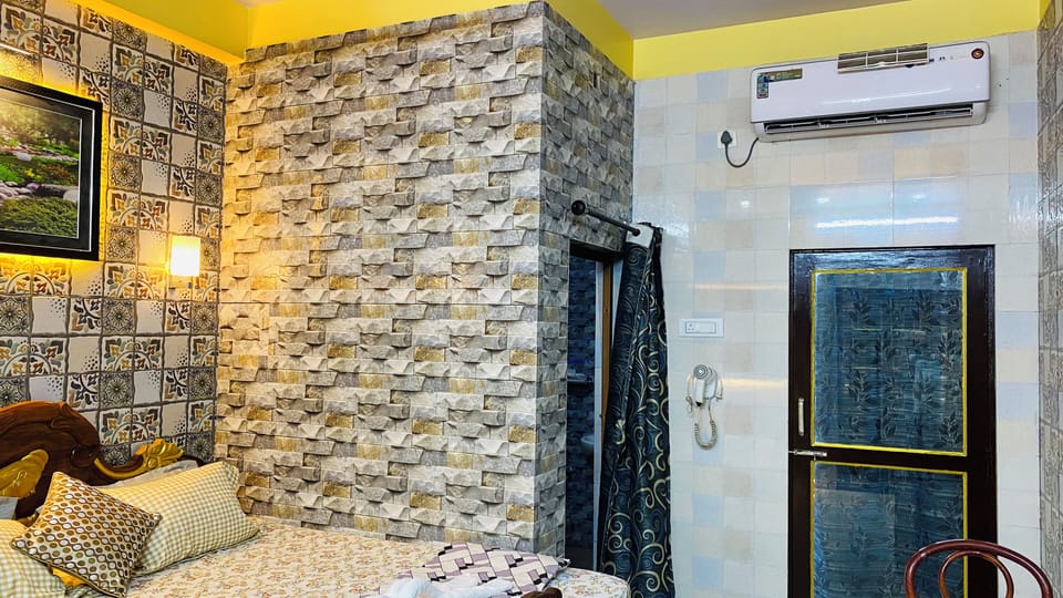 Deluxe Room, River View | Desk, free WiFi