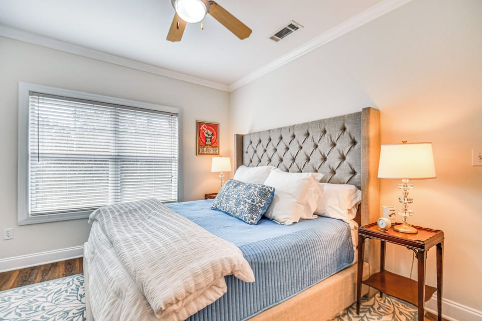 2 Private Balconies, Sanford Stadium 2 Mi Apartment in Athens