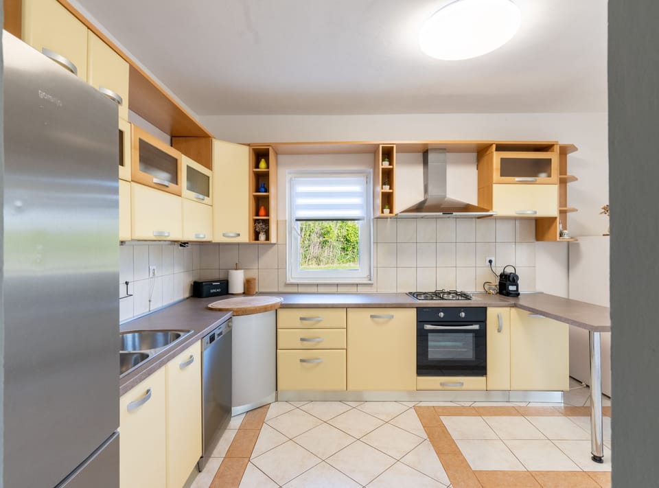 House (Three-Bedroom House) | Private kitchen | Fridge, cookware/dishes/utensils