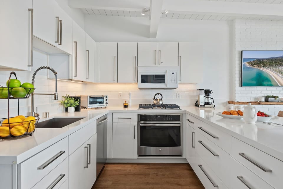 Spacious kitchen, ideal for cooking up something delicious after a long day of beach combing