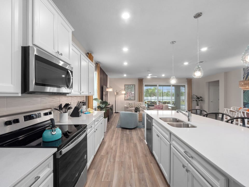 Full Size Kitchen with Basic Kitchen Starter Essentials with Blender, Coffee Maker, Tea Kettle and more!