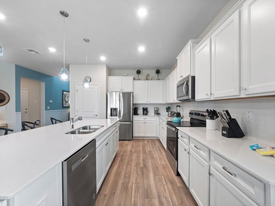 Full Size Kitchen with Basic Kitchen Starter Essentials with Blender, Coffee Maker, Tea Kettle and more!