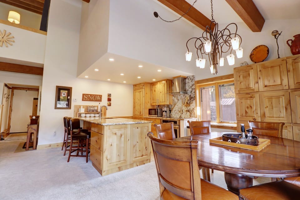 Condo, 3 Bedrooms | Dining