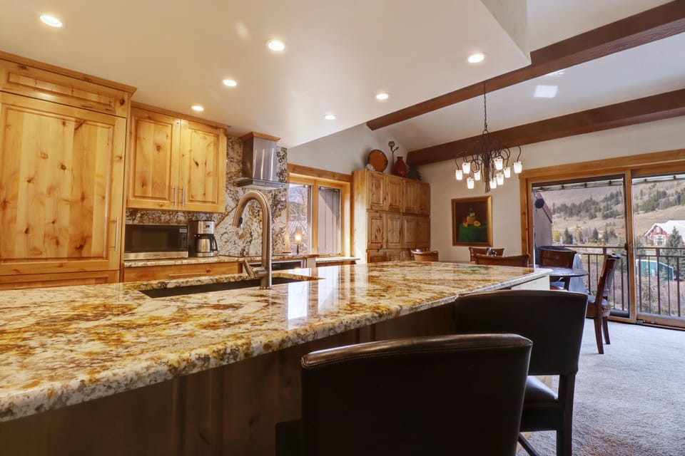 Condo, 3 Bedrooms | Private kitchen | Coffee/tea maker, fridge, oven, electric kettle