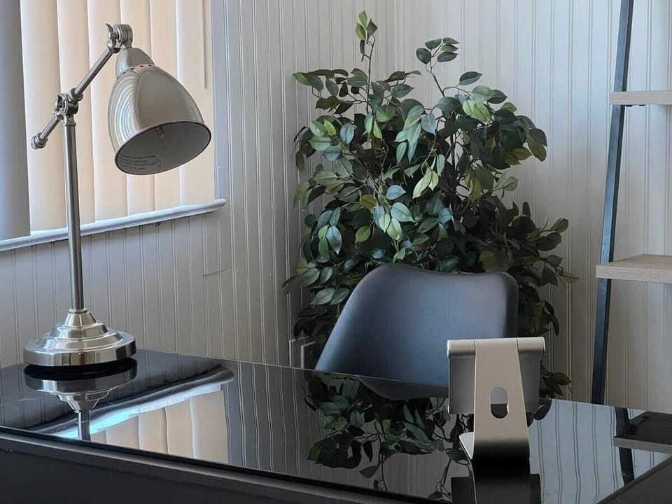 Workstation with High-Speed WiFi