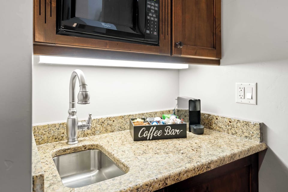 Coffee Bar & Kitchenette