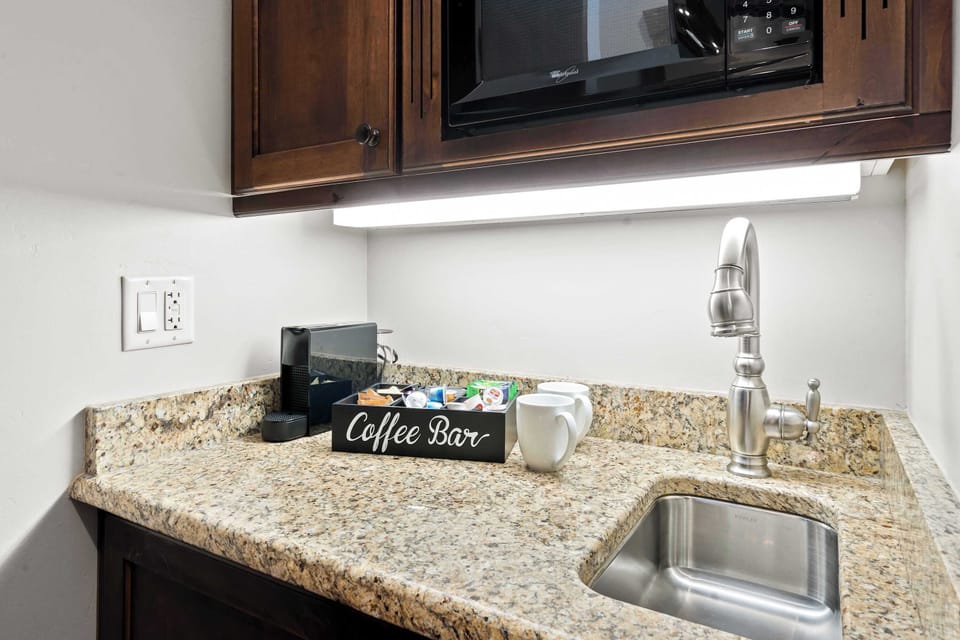 Calming Queens Kitchenette $ Coffee Bar