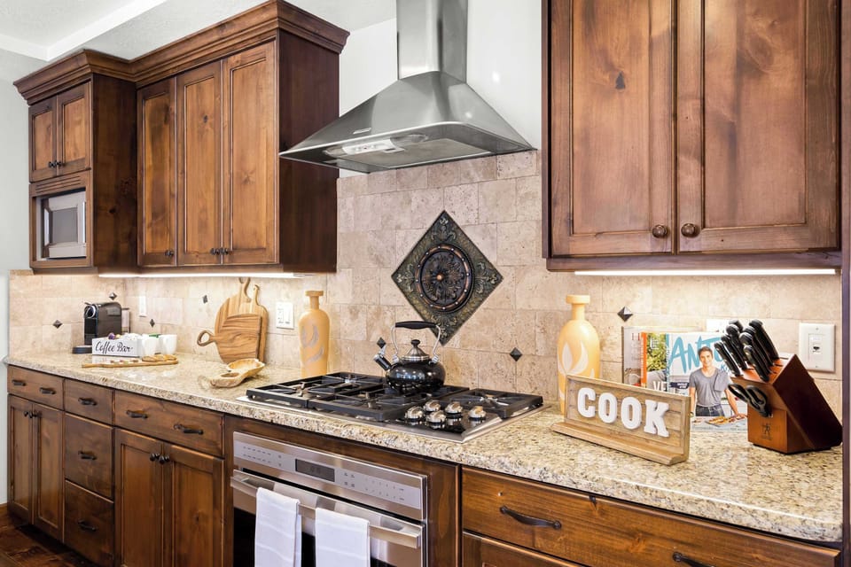 Fully Loaded Kitchen w/ Coffee Bar