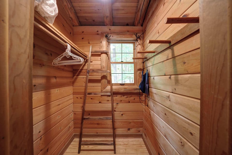 Keep clothes & bags neatly tucked away in the loft closet