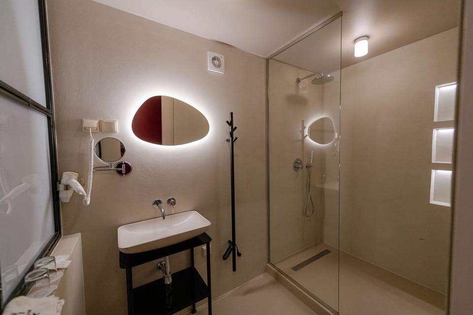 Superior Double or Twin Room | Bathroom | Hair dryer, towels, soap, shampoo