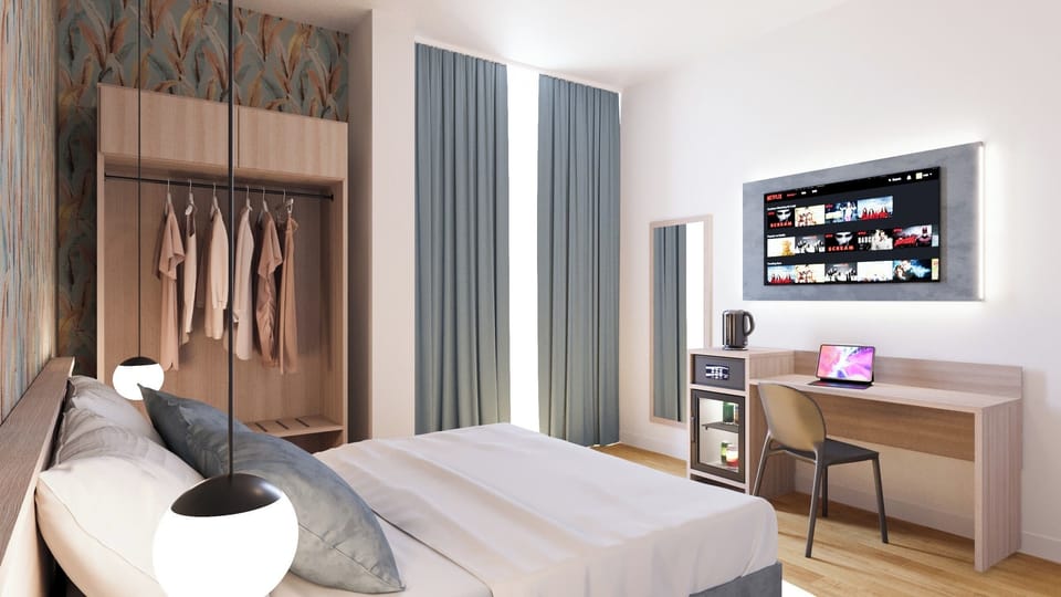 Deluxe Triple Room | In-room safe, desk, laptop workspace, blackout drapes