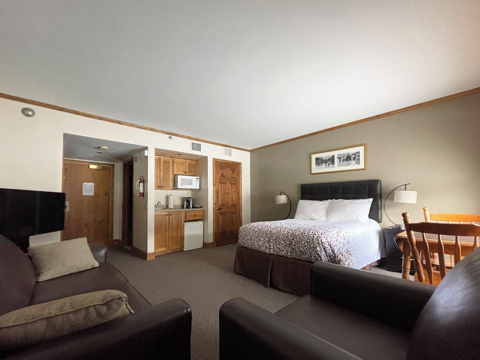Deluxe Studio | Iron/ironing board, free WiFi, bed sheets