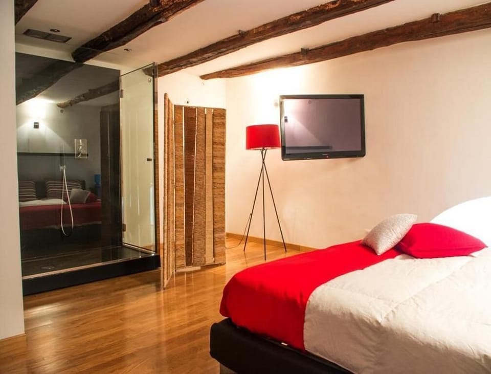 Luxury Double Room | Desk, soundproofing, free WiFi