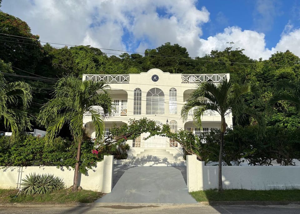 Stunning Mullins Beach House ideal for large groups