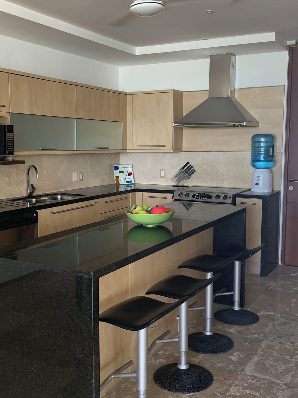 Eat-in kitchen