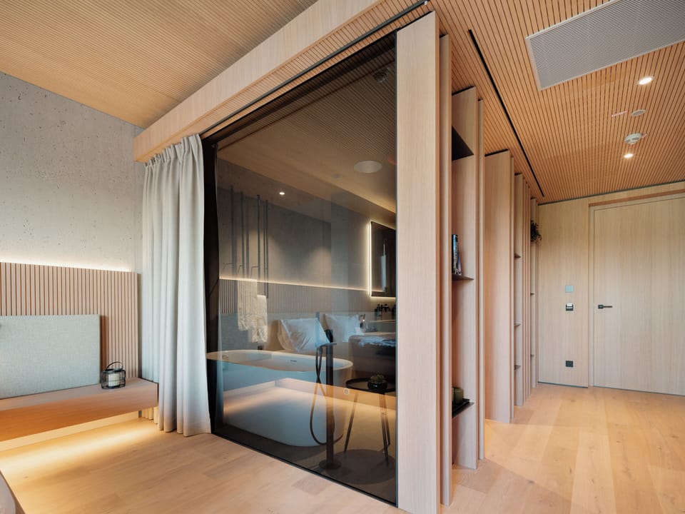 Suite | Laptop workspace, blackout drapes, WiFi (free)