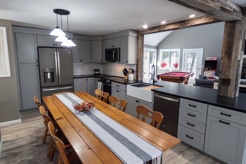 Newly renovated eat in kitchen.