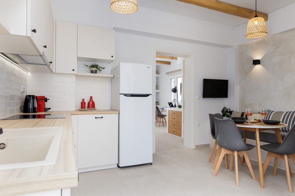 House | 1 bedroom, desk