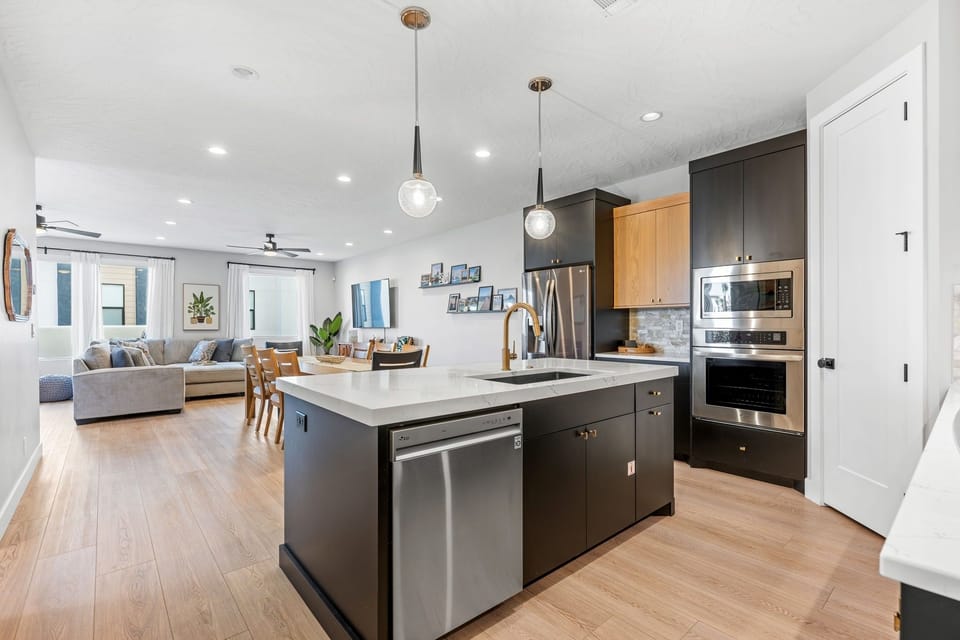 Townhome, 5 Bedrooms | Interior