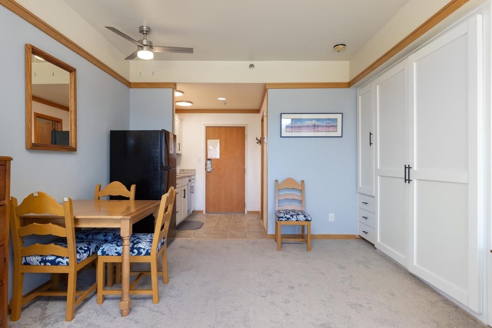 Studio | Dining