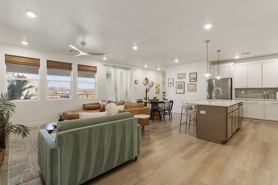 Condo, 3 Bedrooms | Living area | Smart TV