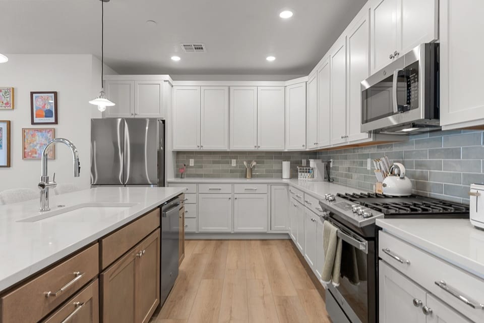 Condo, 3 Bedrooms | Private kitchen | Fridge, oven, coffee/tea maker, toaster