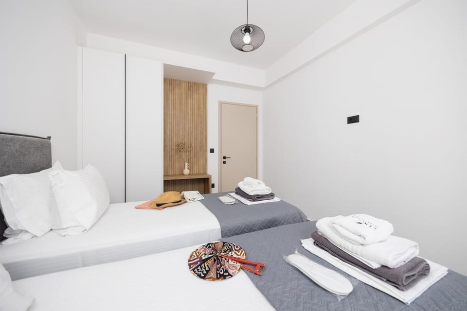 Twin bedroom with en suite bathroom and A/C