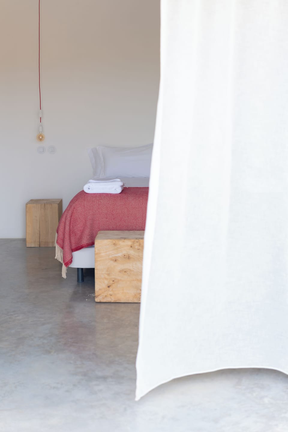 Premium bedding, in-room safe, blackout drapes, free WiFi